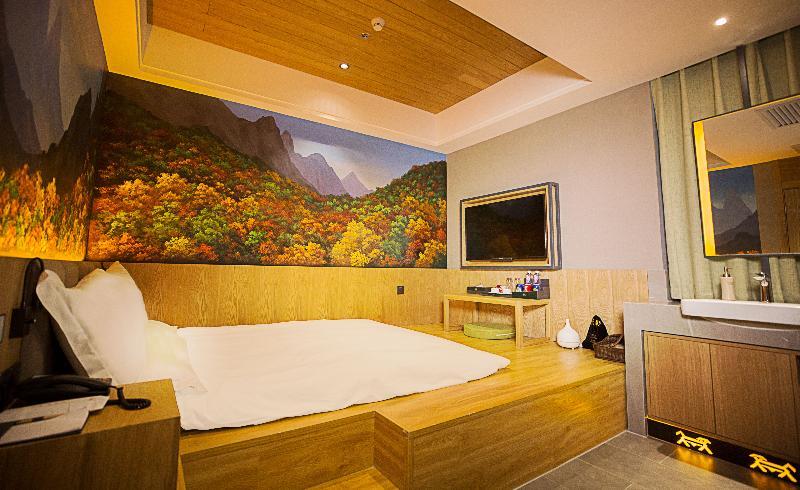 Qiu Guo Hotel Hua Mao Chaoyang  Bagian luar foto
